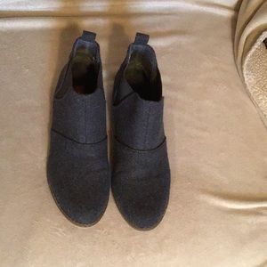 Rocket Dog gray wool booties